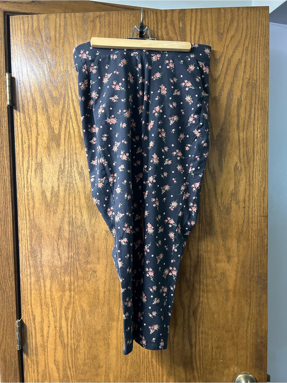 torrid Gray Floral Leggings size 1 with pockets